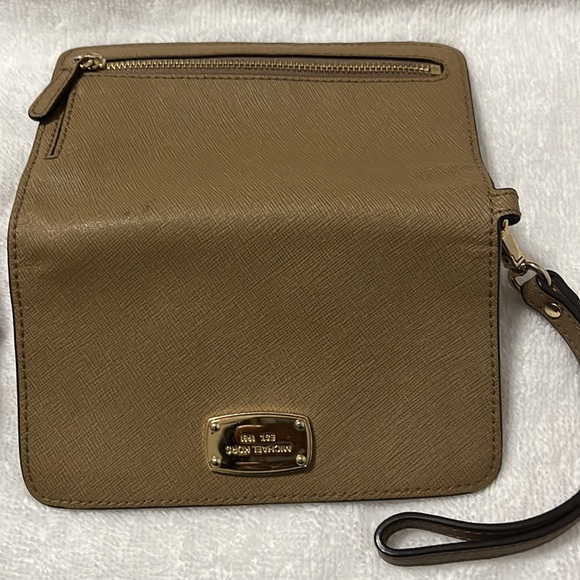 Michael Kors Tan Wallet - Picture 4 of 5